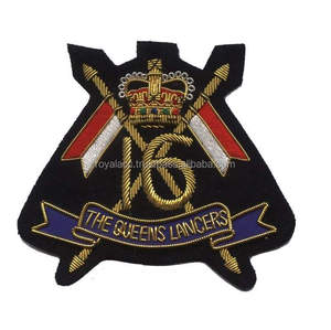 Personalizado Royal Education Blazer Insignias Bordado a mano Crest Tela Uniforme Emblemas Lentejuelas Coser Imán Adjuntar Disponible - Product Image 1