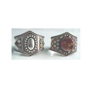 สร้อยข้อมือทองเหลืองกับหินสีแดงและสีขาวในเงินโบราณเสร็จสิ้นสร้อยข้อมือโลหะและกำไล - Product Image 5