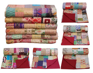 Lot de vente en gros de courtepointe en soie Sari Kantha Patchwork - Product Image 1