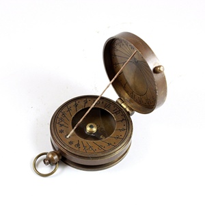 Brújula de Latón con Acabado Antiguo Vintage, Logotipo Personalizado de Sir Lord Kelvin, Rosca de 2 Pulgadas, con Estuche de Cuero - Product Image 3