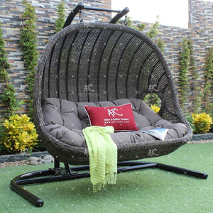 Silla colgante doble de diseño moderno, material sintético de ratán y hierro para jardín al aire libre, hogar, hoteles y villas - Product Image 1