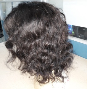 Peluca Frontal de encaje ondulado Natural, la peluca con pelo de trama detrás - Product Image 1