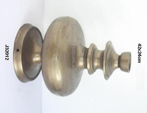 โคมไฟตั้งโต๊ะอลูมิเนียมหล่อโดมเดี่ยวบนฐานกลมพร้อมสายไฟไฟฟ้าโคมไฟทองเหลืองโบราณและหยาบในห้องนั่งเล่น - Product Image 3