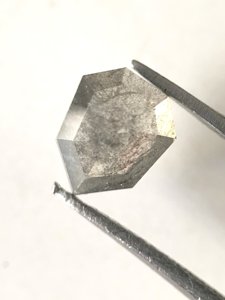 Natural Loose Transparent Grey Color <span class=keywords><strong>Antique</strong></span> Kite Shape <span class=keywords><strong>Diamond</strong></span> 0.95 Ct、SaltとPepper Diamonds Price
