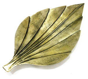 Nouvelle tendance Plateau décoratif en aluminium en forme de feuille moderne et élégant pour la décoration de table à manger de mariage avec logo personnalisé - Product Image 1