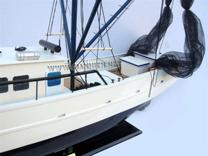 Modèle de bateau de pêche en bois avec filets - Artisanat décoratif pour la maison - Product Image 3