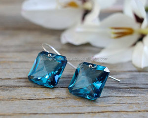 London Blue Topaz Quartz Fine Dangle Boucles d'oreilles Vermeil Gold Finish Sterling Silver Drop Style pour les mariages, les fêtes ou les cadeaux - Product Image 1