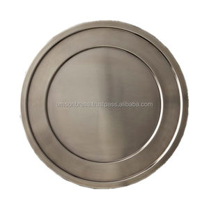 Finitions Métalliques Assiettes de Chargeur Décoratives Argentées Design de Luxe Assiettes de Chargeur Plats Assiettes Standard - Product Image 1