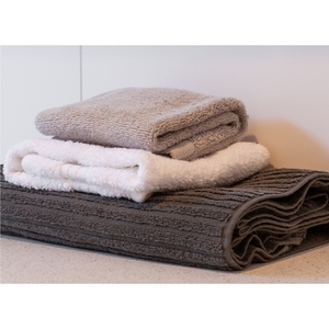 Toalla de baño en hermosos colores para la exportación 100% Toalla de baño de hotel de algodón egipcio para el hogar Hotel Saloon SPA Uso Proveedor en India - Product Image 1