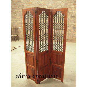 Écran en bois sculpté traditionnel indien élégant en vrac en gros Design vintage et contemporain pour la décoration intérieure et les séparateurs de chambre - Product Image 1