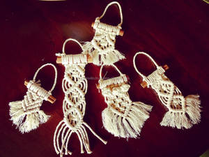 Cadeau de Noël abordable Macramé Petite tenture murale tissée Art Decor Ornament Christmas Tree Decoration from India - Product Image 2