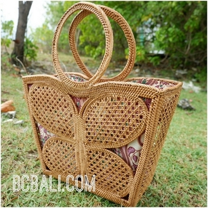 Bolso de Playa Bali Hecho a Mano con Motivo de Mariposa, de Paja Natural de Alta Calidad, Estilo Ata Rattan - Product Image 3