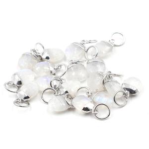 Pierre de lune arc-en-ciel 17 à 19 MM avec pendentif plaqué argent de forme ovale à bélière ouverte - Product Image 1