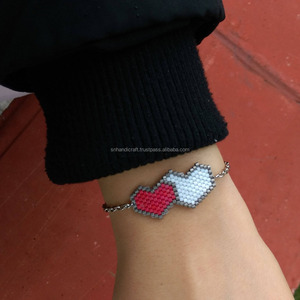Bracelet tendance rouge et blanc avec chaîne réglable en forme de cœur, bracelet en perles Miyuki, bracelet en perles cousues - Product Image 1