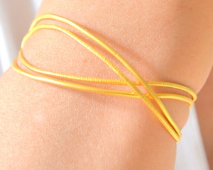 Elegante brazalete pequeño unisex para pulsera en oro o plata alambre fino accesorio de moda de metal - Product Image 2