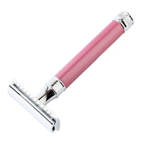 Rasoir de sécurité à emballage personnalisé pour hommes avec lame de rasage papillon à double tranchant manche en laiton - Product Image 1