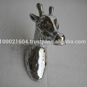 Figura de Cabeza de Jirafa Pequeña en Aluminio Fundido Pulido - Product Image 5