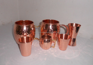 Juego de tazas de cobre, dos posavasos de madera y un vaso corto - Product Image 6