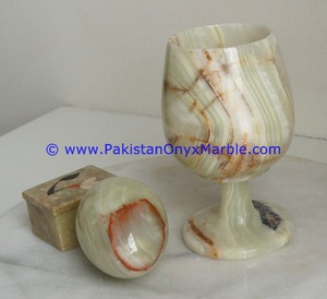 Copas de Vino de Piedra de Ónix Natural Talladas y Pulimentadas, Artículos Decorativos para el Hogar con Estilo, Diseño Único con Patrón de Amor - Product Image 1