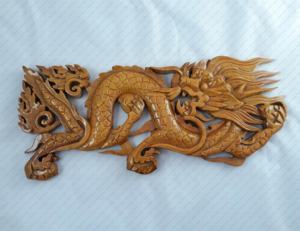 Colgante de pared de dragón chino/tibetano tallado a mano de madera (Modelo No. AC 4011) - Product Image 1