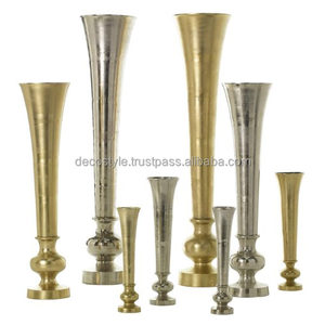 Grande Urne à Fleurs en Métal Argenté - Product Image 1