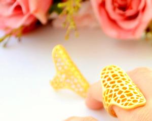 Anillo de banda de eternidad de encaje de filigrana ovalada ancha con grabado de tubo curvo grande unisex diseño turco bohemio chapado en oro de 18 quilates - Product Image 2