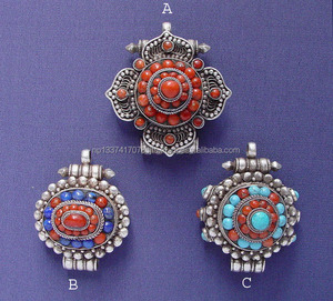 Pendentifs tibétains en forme de cœur Ghau - Product Image 2