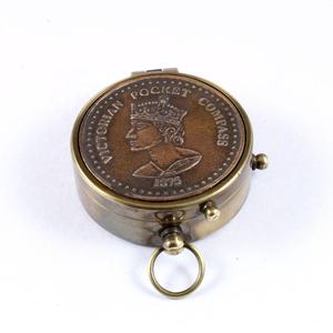 เข็มทิศพกพาแบบวิคตอเรียน ทำจากทองเหลือง งานโบราณ ย้อนยุค ปี 1875 ของขวัญแปลกใหม่ พร้อมสายคล้องในซองหนัง - Product Image 3