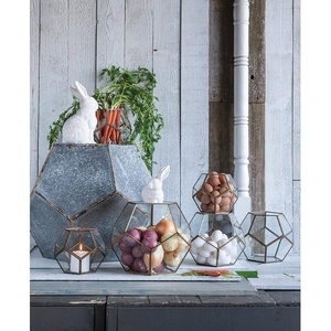 Terrarium géométrique en verre et cuivre Petit vase de table au design classique Terrarium en laiton pour usage domestique pour les mariages - Product Image 2