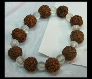 Pulsera de cuentas pulidas de arte popular de sándalo de la India - Product Image 2