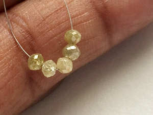 ลูกปัดเพชรเหลี่ยมเพชรเหลี่ยมเพชรพลอยสีเหลืองอ่อนคุณภาพสูงจากผู้ผลิตอินเดีย ลูกปัดเพชรสีเหลืองขนาด 2 ถึง 4 มม - Product Image 2