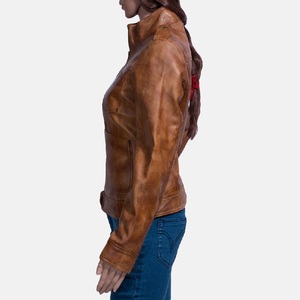 Abrigo de cuero con cinturón para mujer en color marrón chocolate silueta larga perfecta para trajes de otoño e invierno en capas - Product Image 6