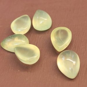 ลูกแพร์ธรรมชาติ prehnite ขนาด4มม. 5มม. พลอยทรงหลังเบี้ยกึ่งมีค่าปรับเทียบราคาขายส่งทำเครื่องประดับ - Product Image 1