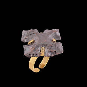 แหวนพลอยหัวลูกศรหรูหราและมีสไตล์สำหรับงานหมั้นหรืองานครบรอบ-ทำจากเครื่องประดับทองเหลืองที่ทนทาน - Product Image 2