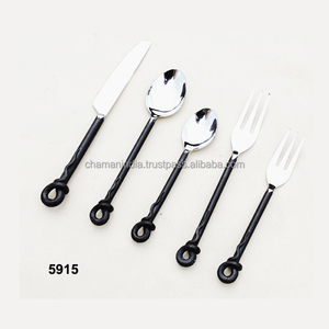 Cubiertos de bucle forjado a mano - Product Image 1