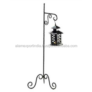 Support de lanterne suspendue en métal fait main avec des bougeoirs en fer forgé, couleur personnalisée - Product Image 1