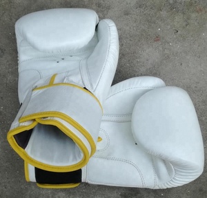 Gants de boxe en cuir de vache personnalisés avec sangle de poignet, entraînement Sanda, fermeture à crochets et boucles - Product Image 6