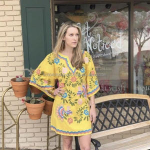 Vestido Corto Estilo Hippie con Mangas Campana en Amarillo Brillante, Bordado de Pájaro del Amor, Estilo Vietnamita, con Bolsillos - Product Image 5