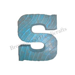 Jouer et apprendre Utiliser des lettres de l'alphabet anglais personnalisées en bois sculpté pour les écoles maternelles et la décoration de la chambre des enfants à bas prix - Product Image 1