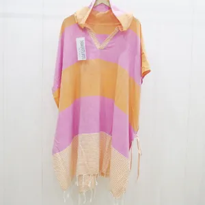 Poncho con capucha tejido personalizado - Product Image 1