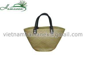 Stylish and Eco-Friendly Natural Seagrass <b>Straw</b> Handbag for Everyday Use for Summer Beach Picnics - Product Image 3