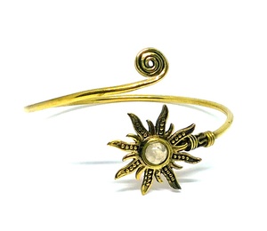 Bracelet manchette en laiton fait main pour femmes de style soleil Bracelet de mode en pierre de lune - Product Image 2