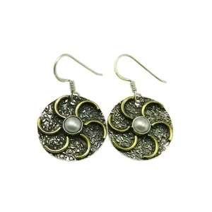 Boucles d'oreilles en laiton et en perles de style bohème à la mode Fournisseur et exportateur de bijoux en argent faits à la main indiens - Product Image 1