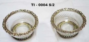 Customized Round Glass Bowl with Elegant Brass <b>Border</b> Design - Product Image 3