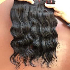 100% cabello humano de buena calidad Remy Color Natural cutícula completa alineada Virgen cruda fábrica de ondas indias al por mayor tejido de cabello - Product Image 1