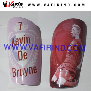 Personnaliser le protège-tibia de football de haute qualité avec des matériaux en fibre de carbone et en polyester - Product Image 5