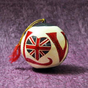 Ornement de sapin de Noël rond en papier mâché peint à la main inspiré de la danse tanzanienne pour la décoration intérieure - Product Image 6