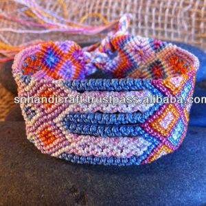 สร้อยข้อมือมิตรภาพแบบถักคุณภาพพรีเมียม สีตามสั่ง ลายลูกศร - Product Image 1
