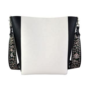 Custom PU Bucket <b>Tote</b> <b>Bag</b> Cartoon Pattern Letter Decoration Water Resistant England Style Portable Shopping <b>Bag</b> <b>Beach</b> Use <b>Bag</b> - Product Image 3