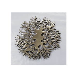 Vente en gros de sous-verres en métal nickelé sous-verres élégants décoratifs avec impression de logo personnalisé sous-verres pour la maison et la cuisine - Product Image 1